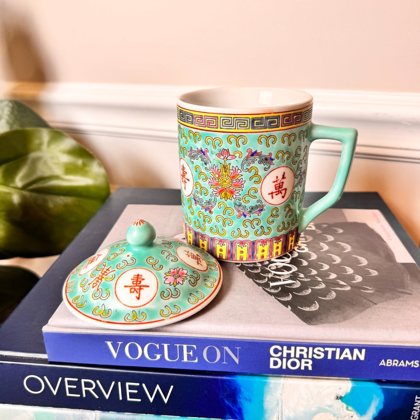 Vintage Chinese Porcelain Gaiwan Tea Mug with Lid – Famille Rose Style Turquoise