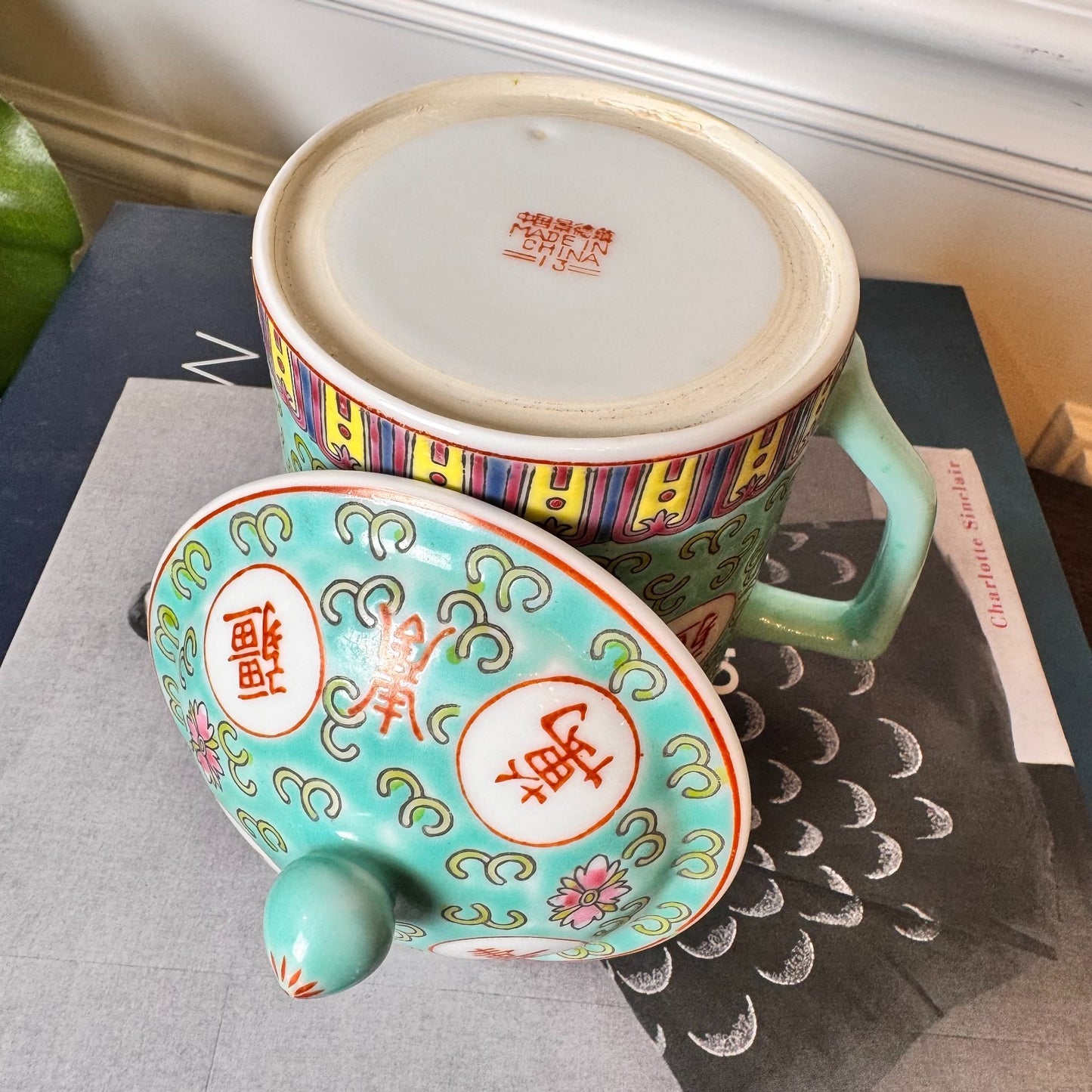 Vintage Chinese Porcelain Gaiwan Tea Mug with Lid – Famille Rose Style Turquoise