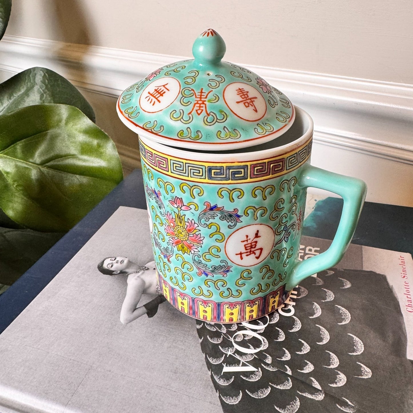 Vintage Chinese Porcelain Gaiwan Tea Mug with Lid – Famille Rose Style Turquoise