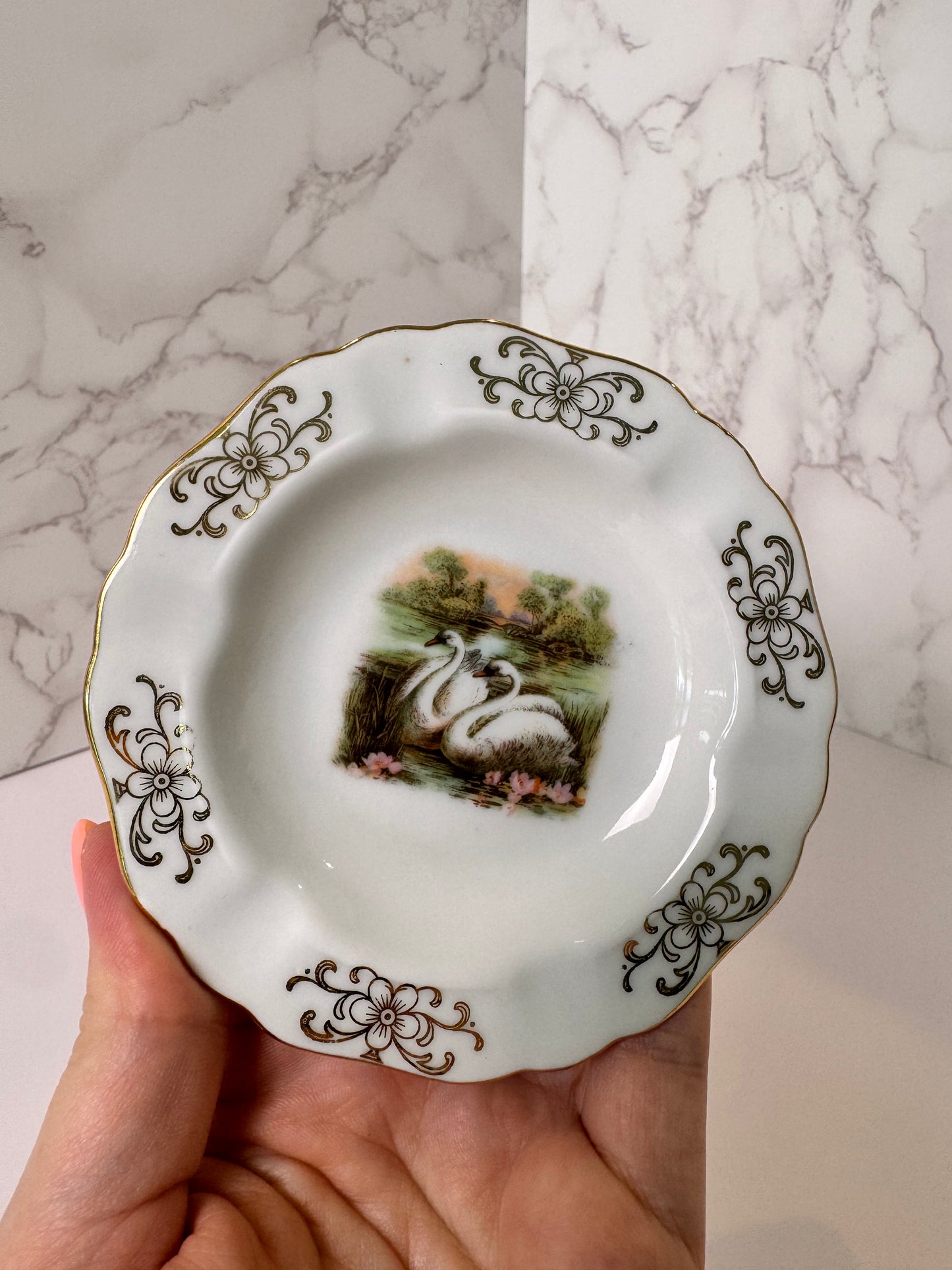 Vintage Winterling Bavaria Germany 4″ Porcelain Ashtray – Gold Trim – Excellent Condition