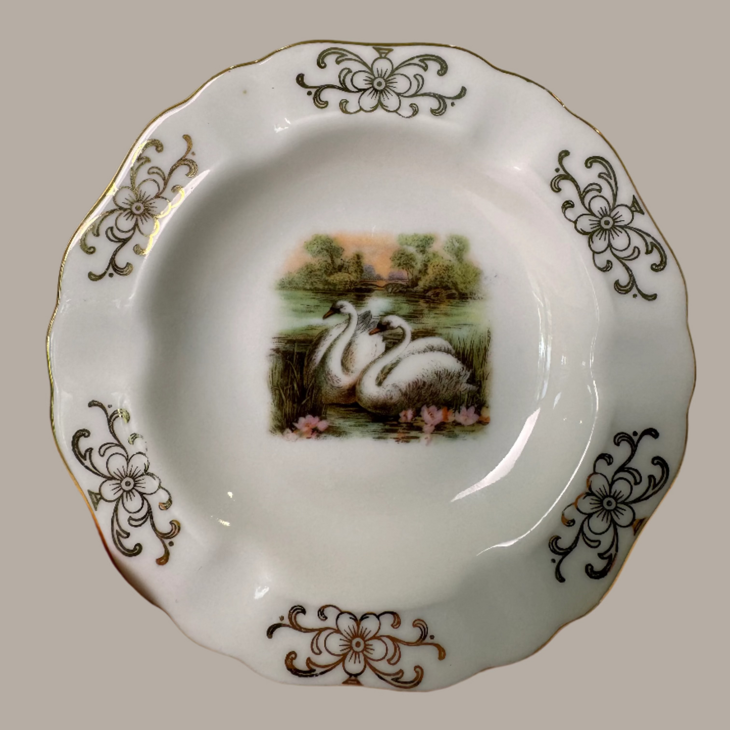 Vintage Winterling Bavaria Germany 4″ Porcelain Ashtray – Gold Trim – Excellent Condition